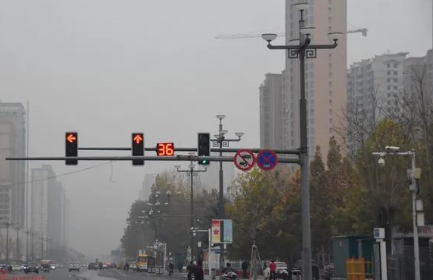 交通信(xìn)號燈(dēng)杆件