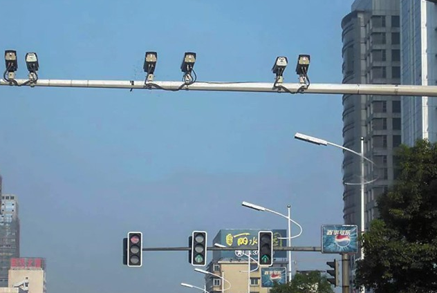 電子警察(chá)杆